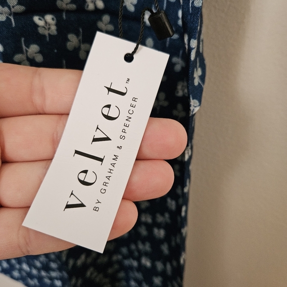 Velvet by Graham and Spencer Tank Catrina Blue Spruce V-Neck Blouse Casual - Picture 8 of 10